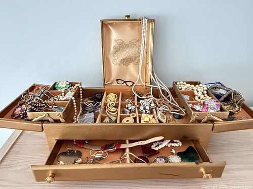 Costume Jewelry Lot  (1 of 19)