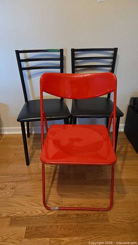 Chairs and folding chair B (1 of 6)