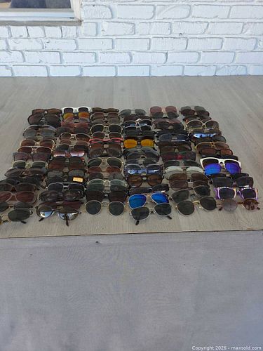 100 Sunglasses Lot (1 of 11)