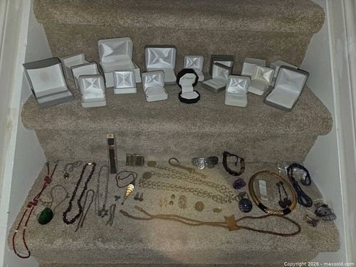 Costume Jewelry Lot with Necklaces, Bracelets, Earrings A (1 of 11)