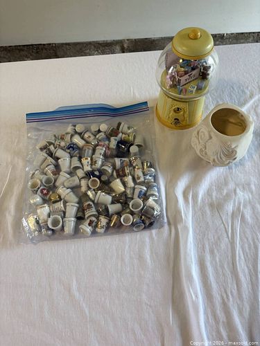 Thimbles, Music Box, Container (1 of 3)