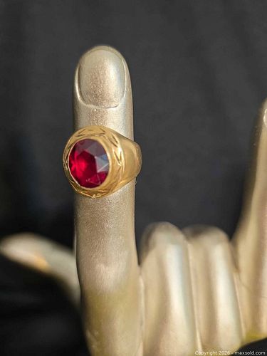 18 k  vintage men's  or womans ring with large red stone (1 of 8)