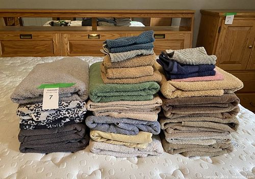 Assorted Cotton Terry Towels, 20-29 Pieces (Bath/Hand/Washcloths) (1 of 4)