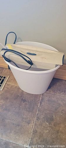 Compact Electric Strip-Cut Paper Shredder with Waste Bin (1 of 3)