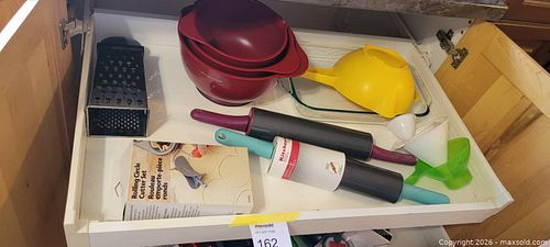 KitchenAid & Pyrex Bakeware and Kitchen Utensils Set (1 of 6)