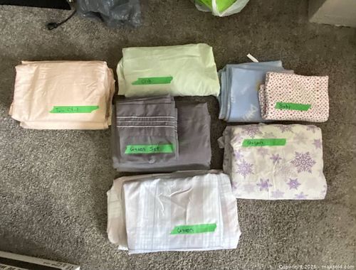 Lot of 7 Mixed-Size Bed Sheet Sets (Twin, Queen, Crib, Baby) (1 of 3)