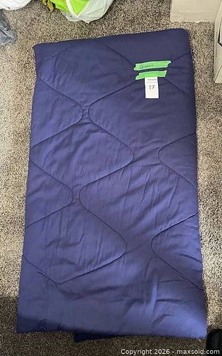 Queen Navy Blue Quilted Polyester Comforter (1 of 3)