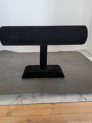 Bracelet holder velvet (1 of 5)