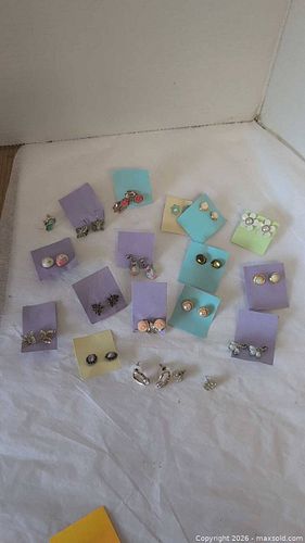 Lot of 16–20 Fashion Earrings, Mixed Materials & Closures (1 of 12)