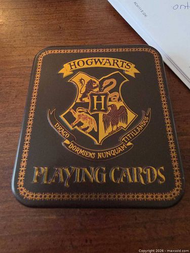 Harry Potter Hogwarts Playing Cards with Collectible Tin (1 of 5)