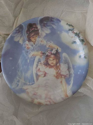 Porcelain Angels Holiday Collector's Decorative Wall Plate (1 of 3)