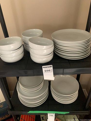 Lot #698 (1 of 9)