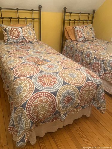 Twin Multicolor Medallion Bedding Sets (1 of 3)