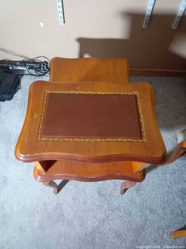 Set of 2 Wooden Nesting End Tables with Leather Inlay & Gold Trim (1 of 4)