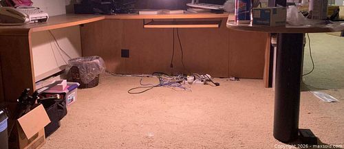 Office desk (1 of 6)
