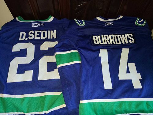 Small Vancouver Canucks Jerseys, Hoodies & T-Shirts (1 of 5)