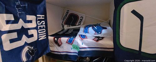 Vancouver Car Window Canucks Flag / Banner with Sedin, Burrows, Luongo (1 of 3)