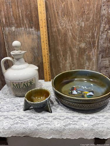 Irish Ceramic Decorative Bowl Set with Bunratty Meade Decanter (1 of 10)