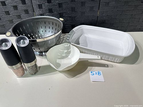 Kitchenware Set: Ceramic Baking Dish, Colander, Strainer, Grinders (1 of 14)