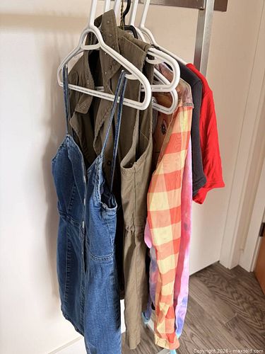 Women's small clothing lot (1 of 3)