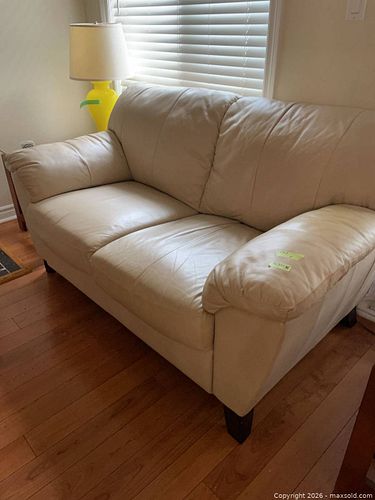 Sofa C (1 of 15)