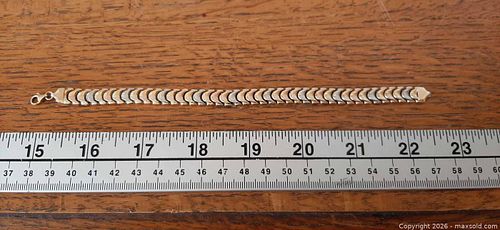14K gold tri-color chevron link bracelet (1 of 10)