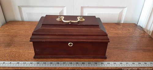Classic wooden jewelry (1 of 6)