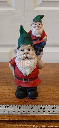 Garden gnome figurine (1 of 5)