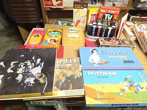 Assorted Vintage Board Games, Boxed Dolls & Game Accessories (1 of 15)