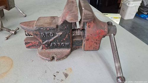 Red Arrow Columbian No. 53 Bench Vise, Cast Iron, Bolt-On Base (1 of 5)