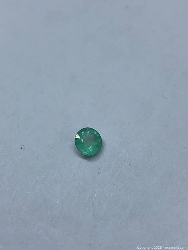 Loose 0.45 ct Round Brilliant Emerald (5 mm) from Africa (1 of 5)