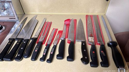 Zwilling J.A. Henckels Kitchen Knife Lot A (1 of 11)