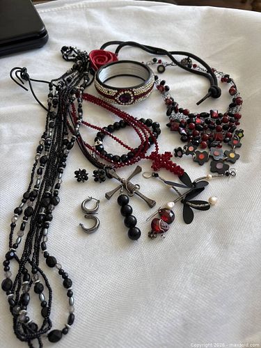 MIXED JEWELRY LOT  (1 of 6)