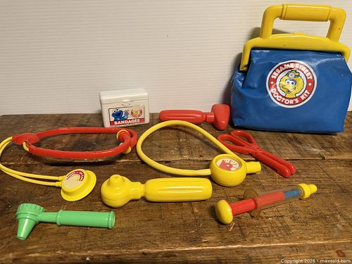 A vintage Sesame Street Dr kit (1 of 3)