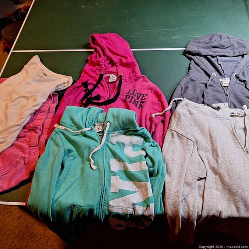 Victoria Sercet PINK Brand clothing  (1 of 4)