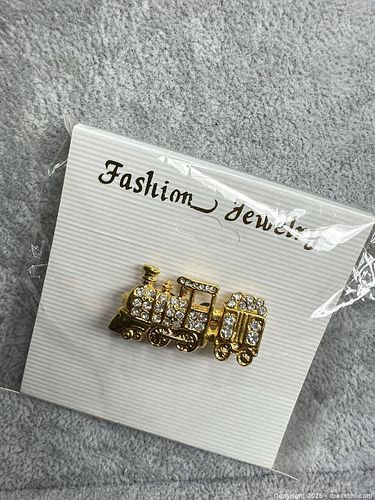 Gold-Tone Train Locomotive Brooch with Rhinestones (1 of 3)