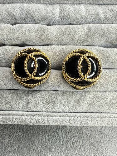 Vintage Gold & Black Enamel Clip-On Earrings, 1 in (25 mm) (1 of 5)