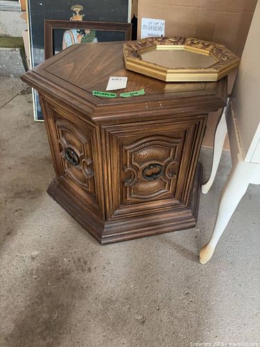 Retro Veneer Side Table with  Wall Mirror B (1 of 9)