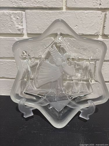 Glass Star-Shaped Decorative Bowl with Embossed Angel Design (1 of 4)