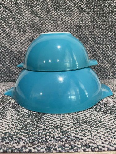 Set of 2 Glass Mixing Bowls with Milk Glass Interior (1 of 8)