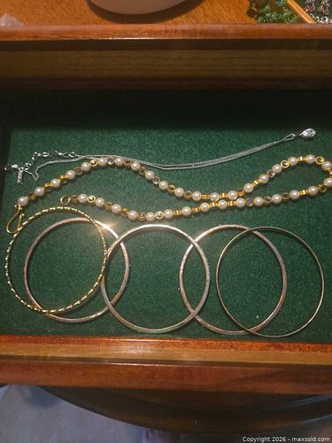 Lot of 7 Women's Mixed Metal Necklaces, Bracelets & Pendants (1 of 3)
