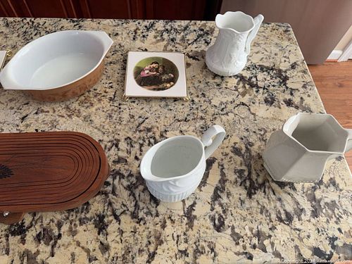 Mixed lot of ceramic, wood & mixed-material serving pieces (5-10) (1 of 7)