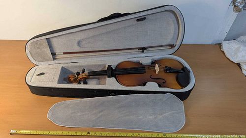 4/4 Full-Size Brown Sunburst Violin with Hard Case & Bow (1 of 16)