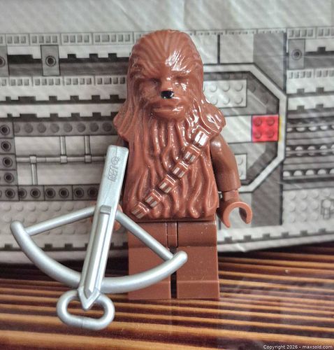 Lego Star Wars Chewbacca minifigure with bow (1 of 3)