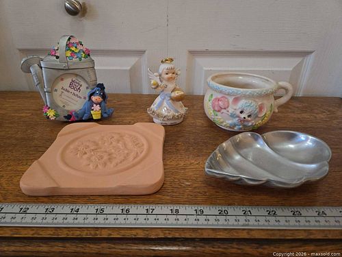 Collection of vintage and Disney collectible decor (1 of 7)