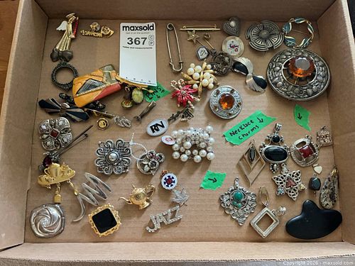 Costume Jewelry Pins and Charms Lot (1 of 15)