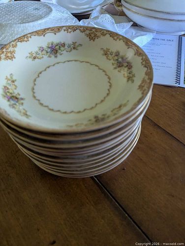 Jyoto China Made in Occupied Japan Floral Gold Trim Dinnerware Set (1 of 16)