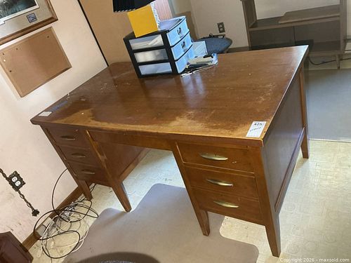 Office Desk C (1 of 7)
