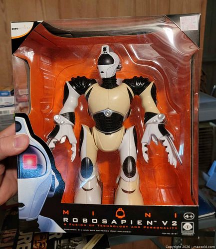 2005 WowWee Robosapien V2 Robot (1 of 4)