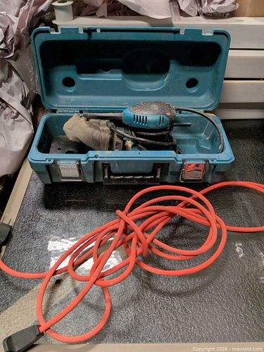 Makita sander (1 of 3)